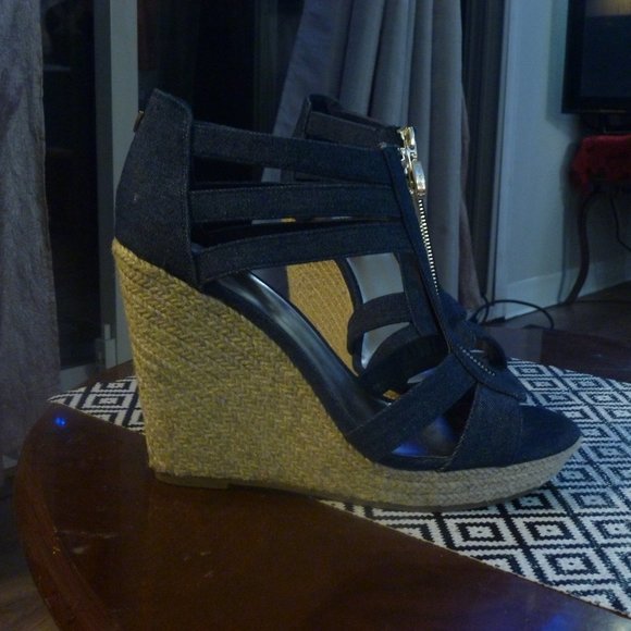 GUESS "Lora" zip-front espadrille - Picture 5 of 9